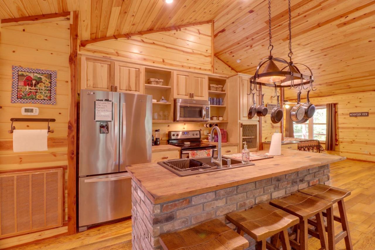 Romantic Mountain View Cabin Rental Near Downtown! Exterior foto