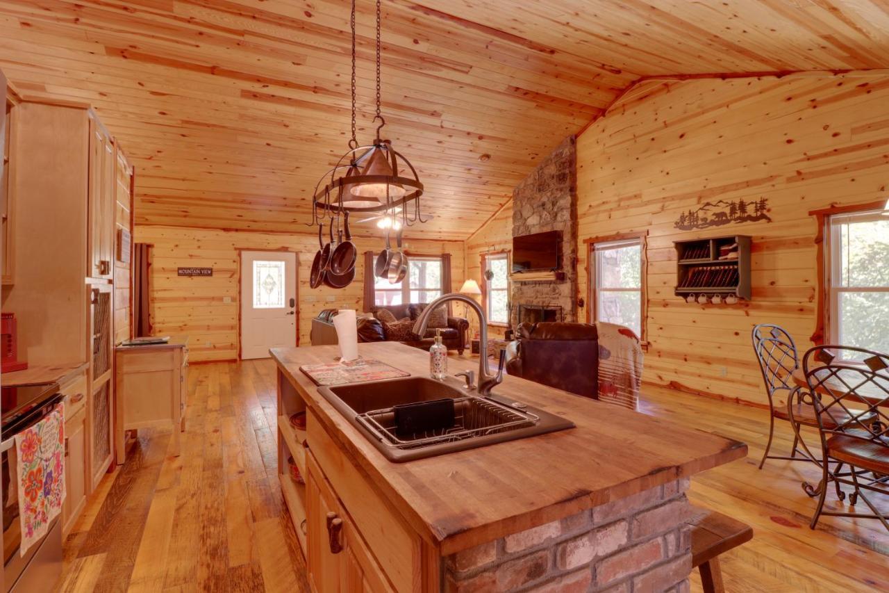 Romantic Mountain View Cabin Rental Near Downtown! Exterior foto